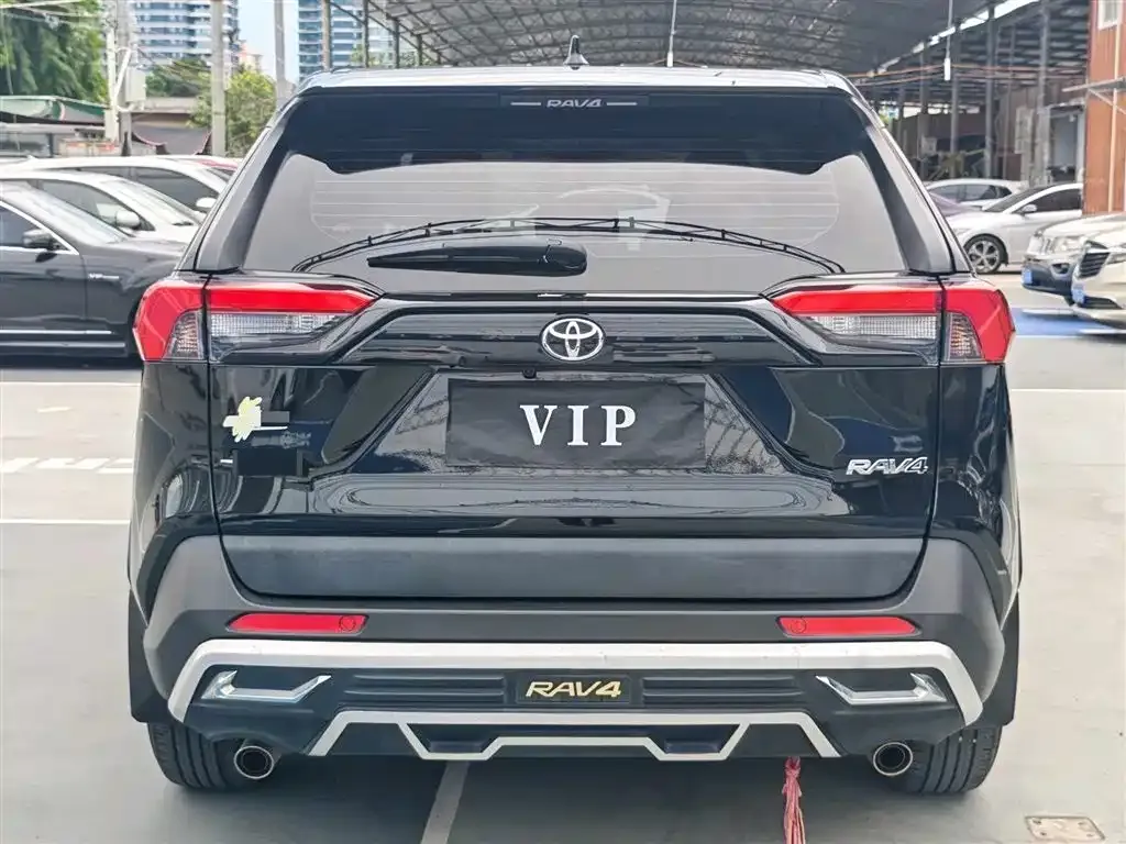 Toyota RAV4 — фото 7