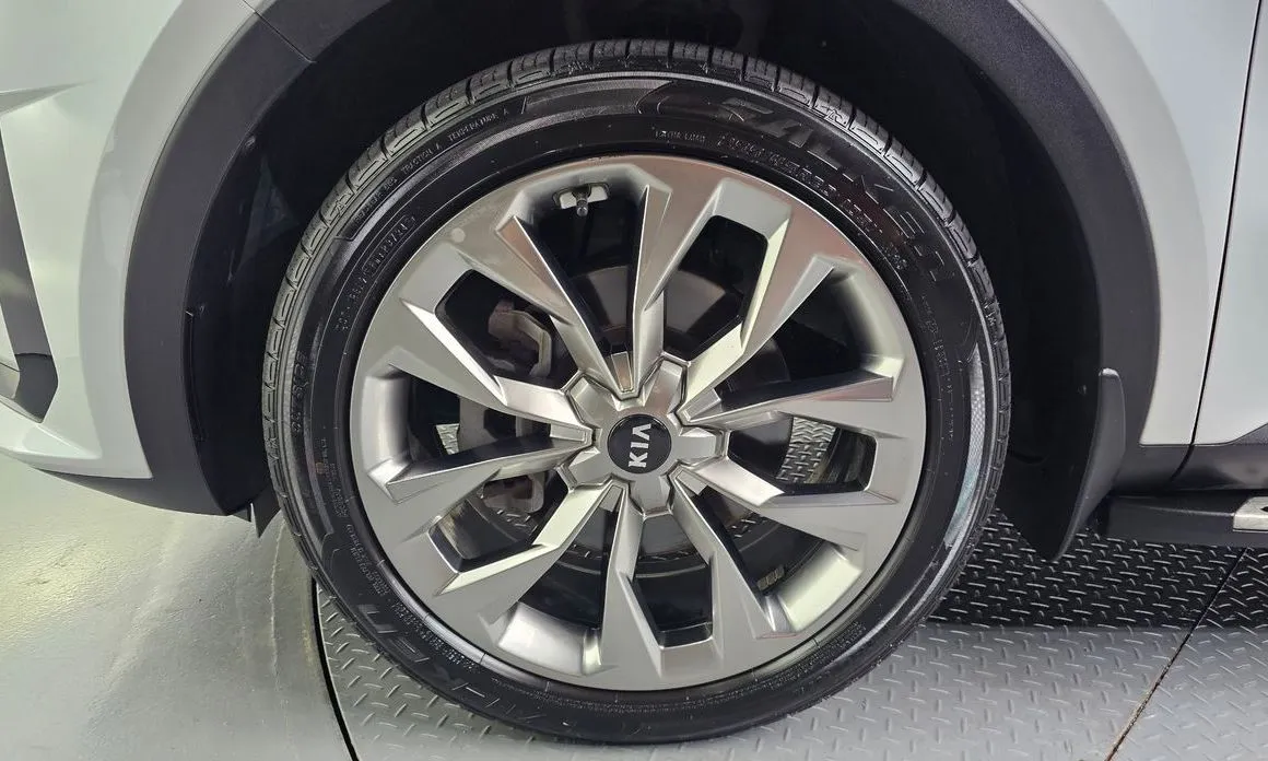 Kia Sorento — фото 8