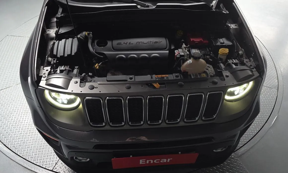 Jeep Renegade — фото 10