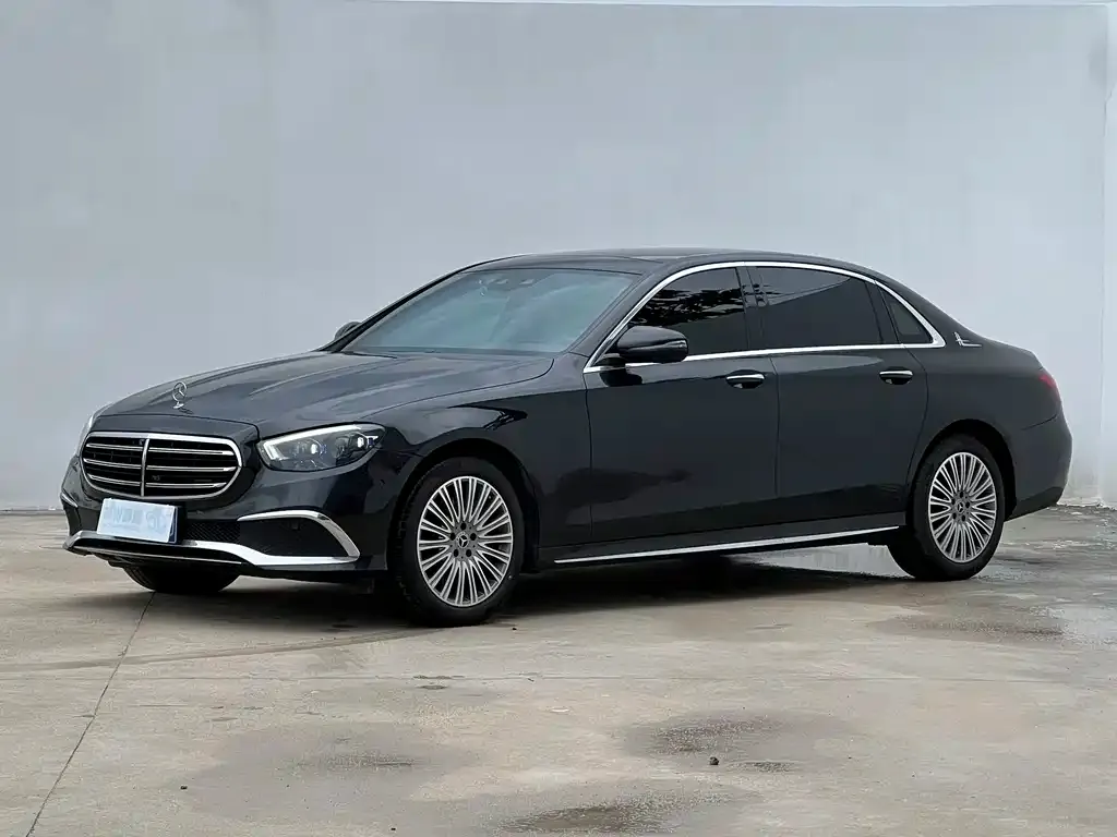Mercedes-Benz E-Class — фото 1