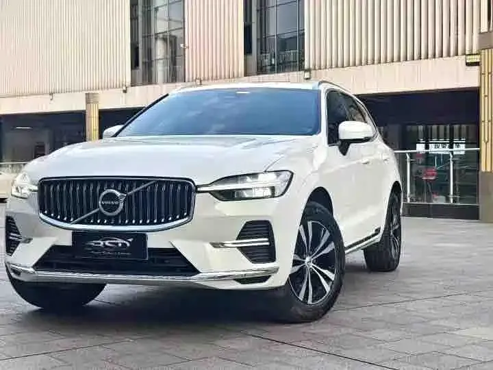 Volvo XC60 — фото 1