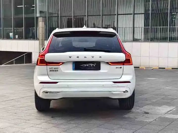 Volvo XC60 — фото 7