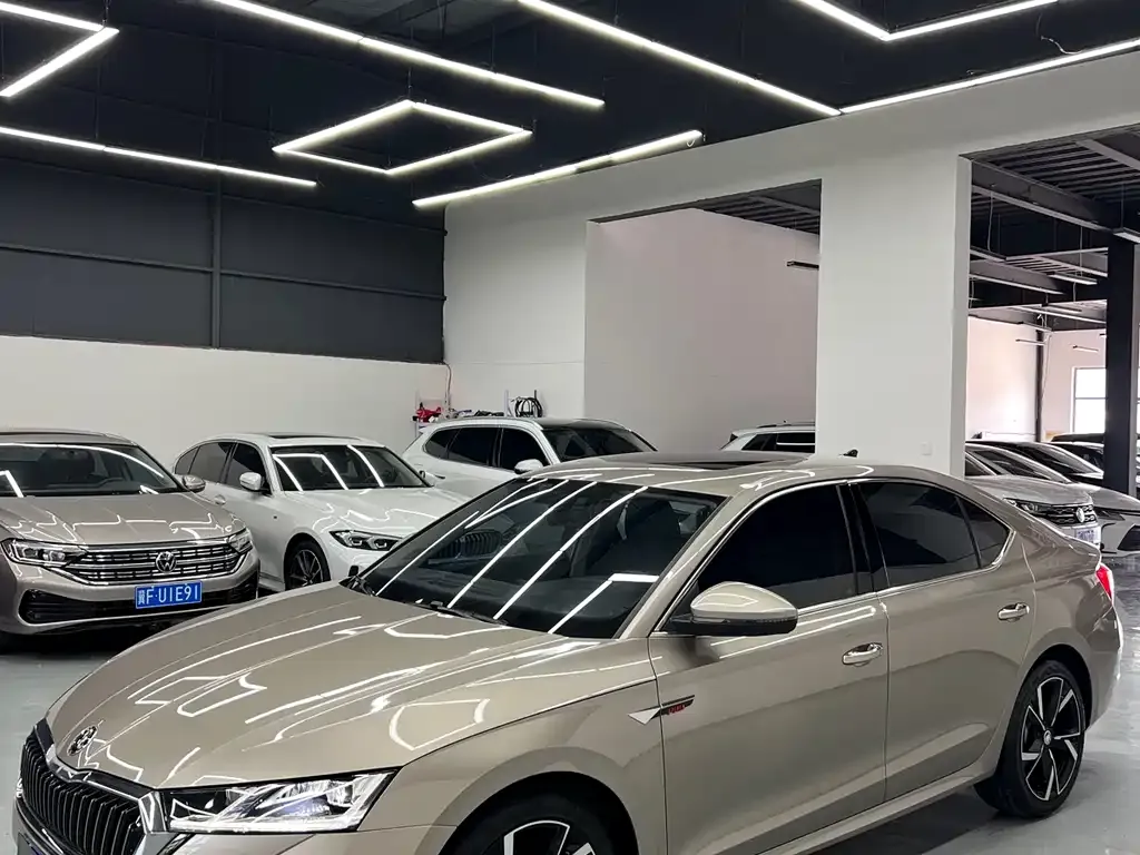 Skoda Octavia — фото 1