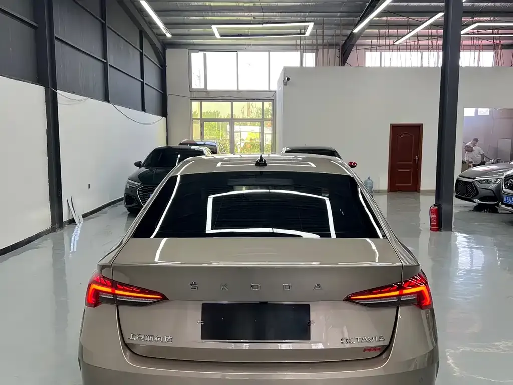 Skoda Octavia — фото 6