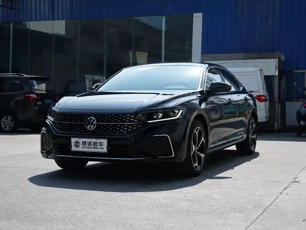 Volkswagen Passat — фото 1