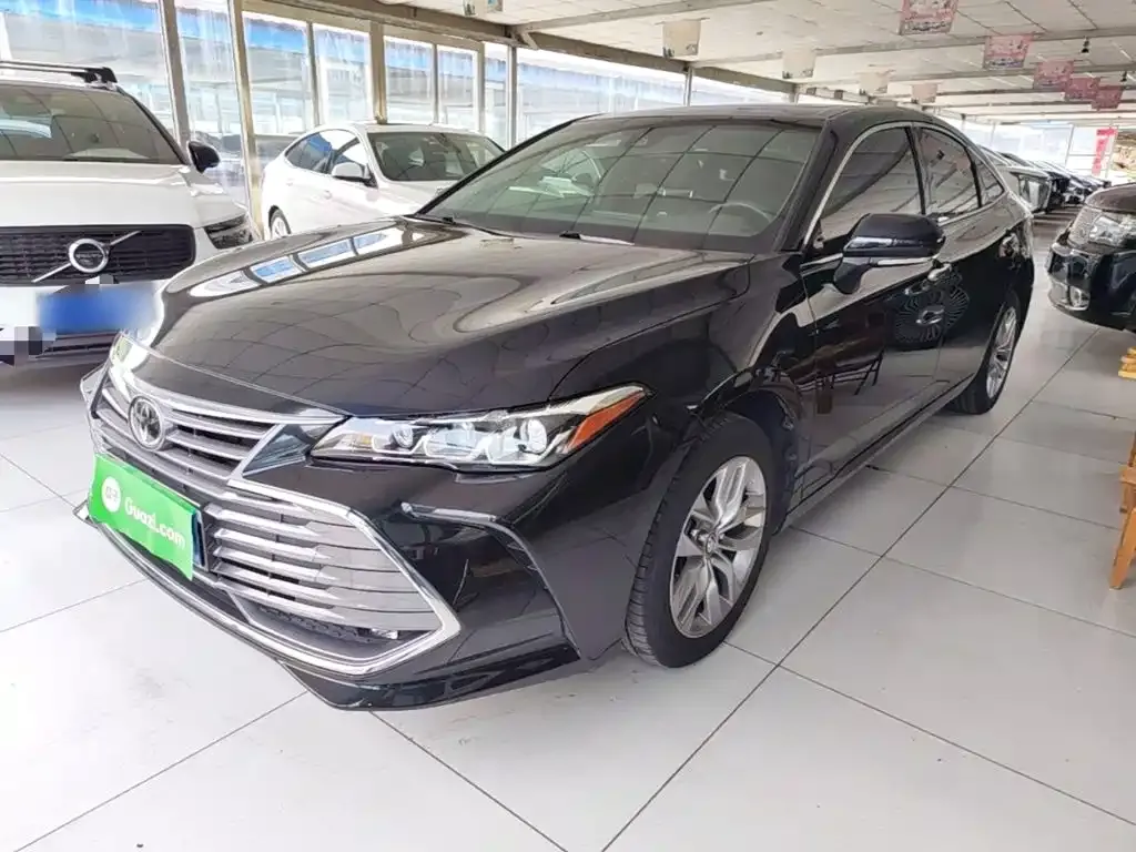 Toyota Avalon — фото 1