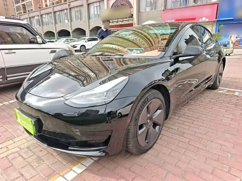 Tesla Model 3 — фото 1