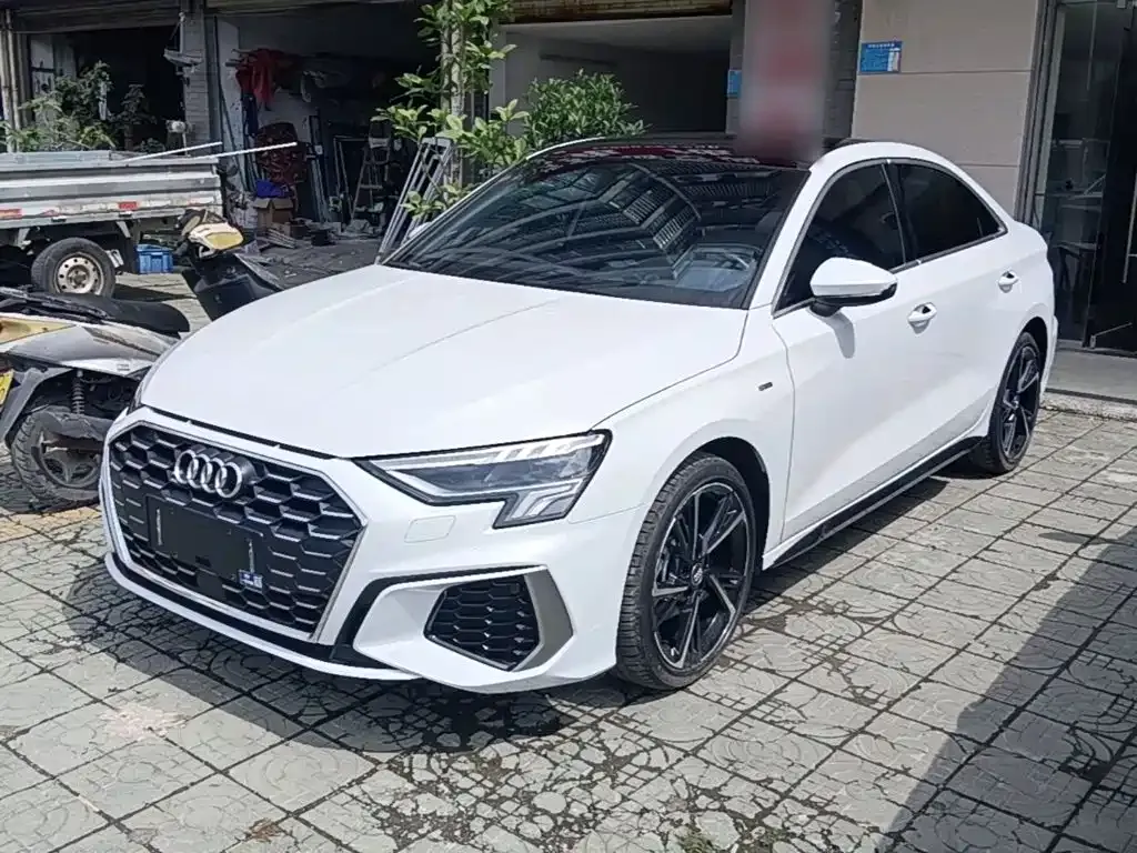 Audi A3 — фото 1
