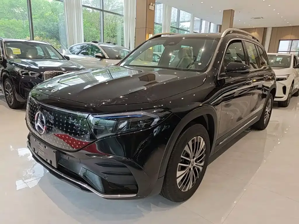 Mercedes-Benz EQB — фото 1