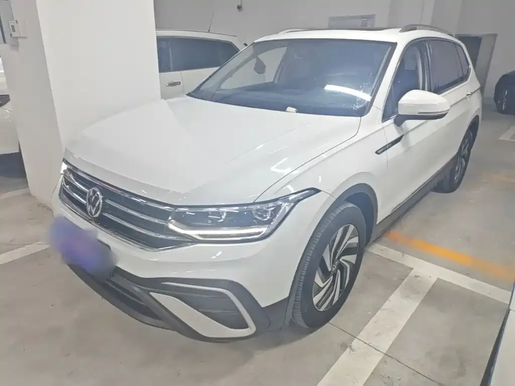 Volkswagen Tiguan L — фото 1