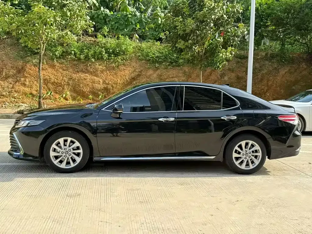 Toyota Camry — фото 5