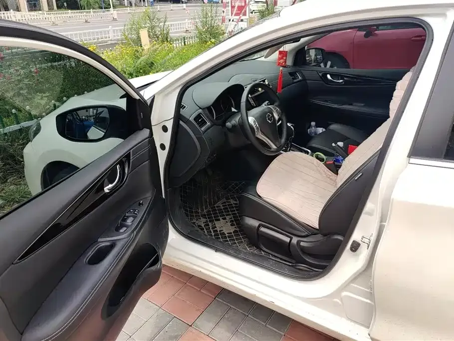 Nissan Tiida — фото 10