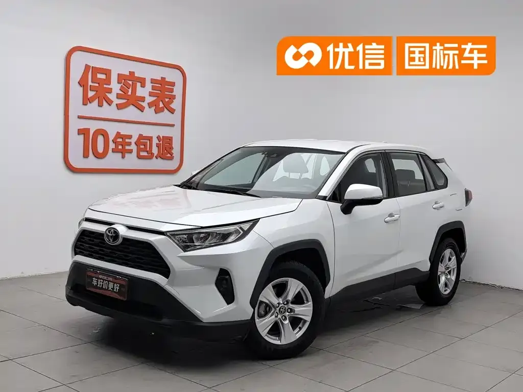 Toyota RAV4 — фото 1