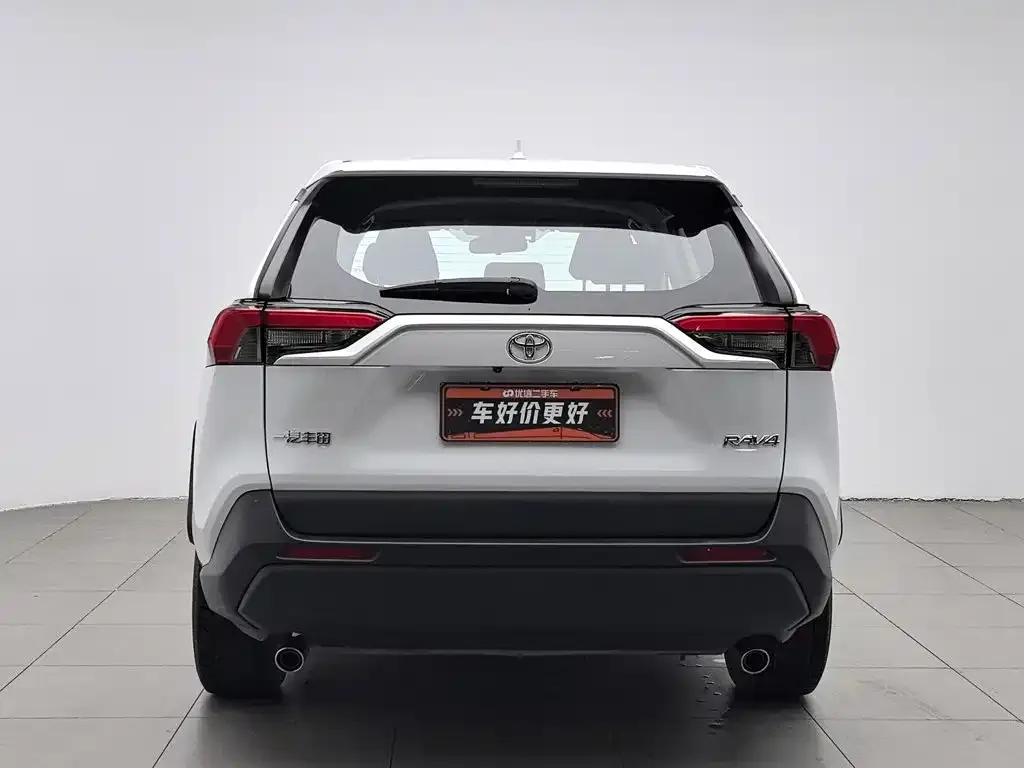 Toyota RAV4 — фото 3