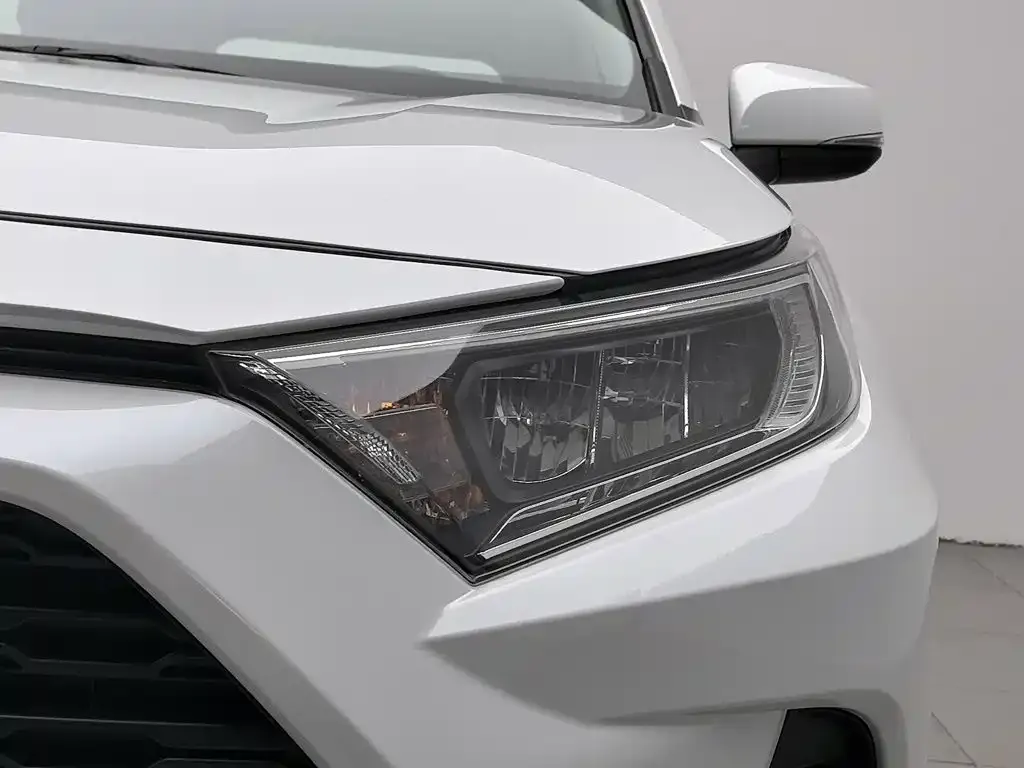 Toyota RAV4 — фото 9
