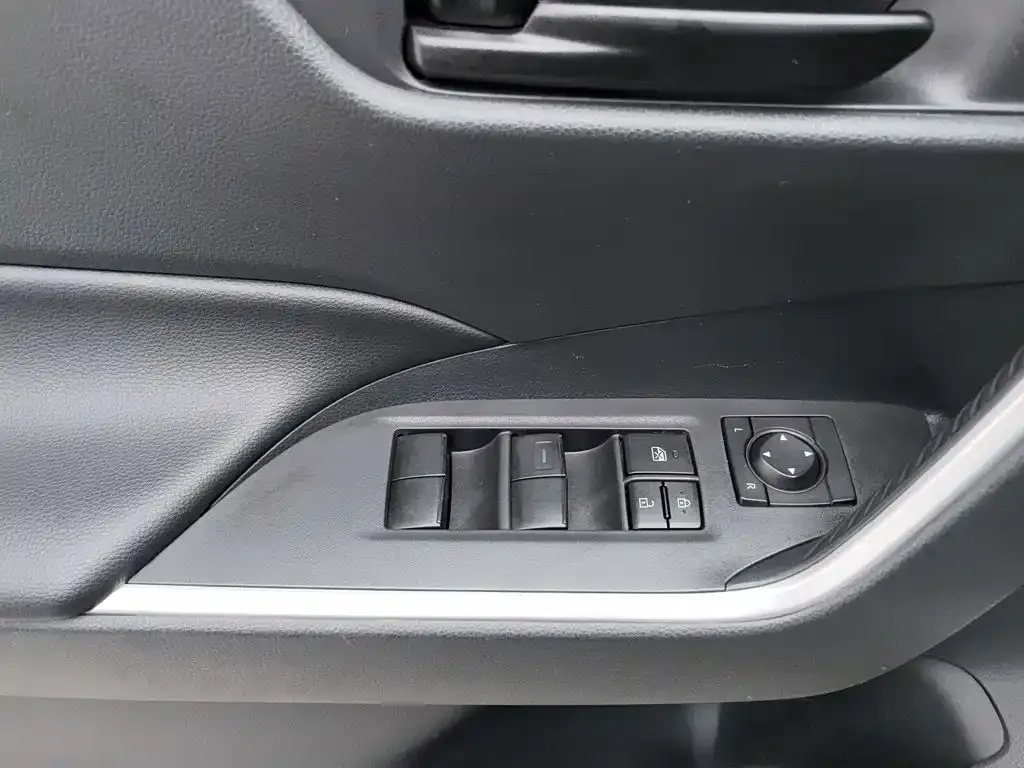 Toyota RAV4 — фото 4