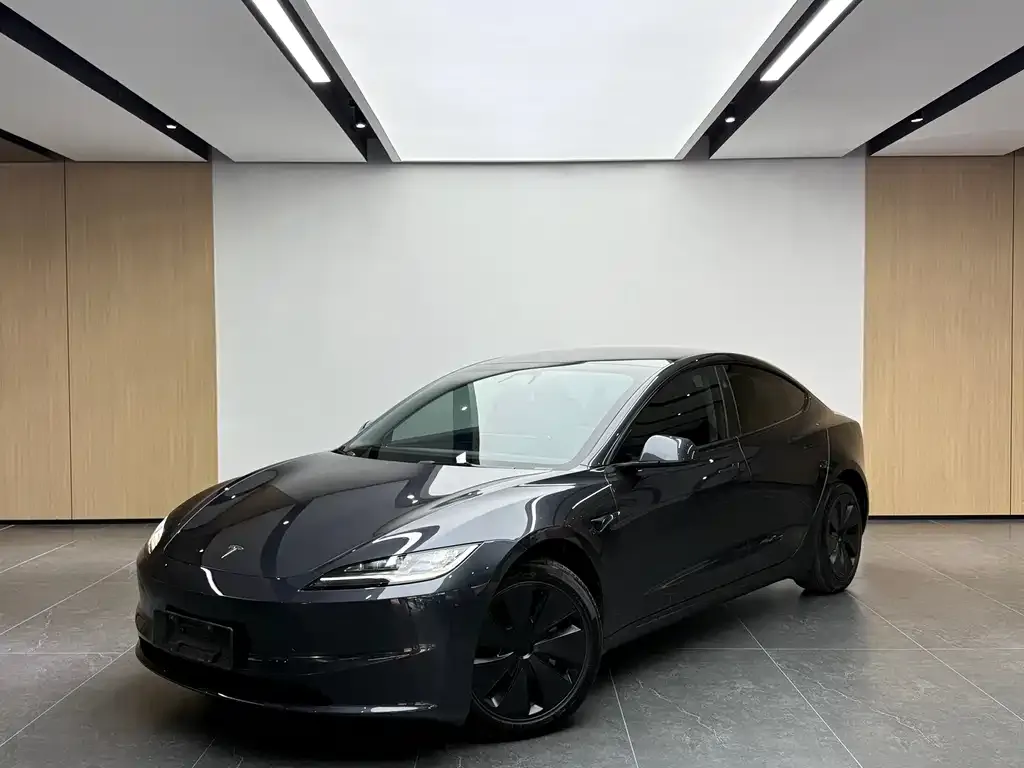 Tesla Model 3 — фото 1