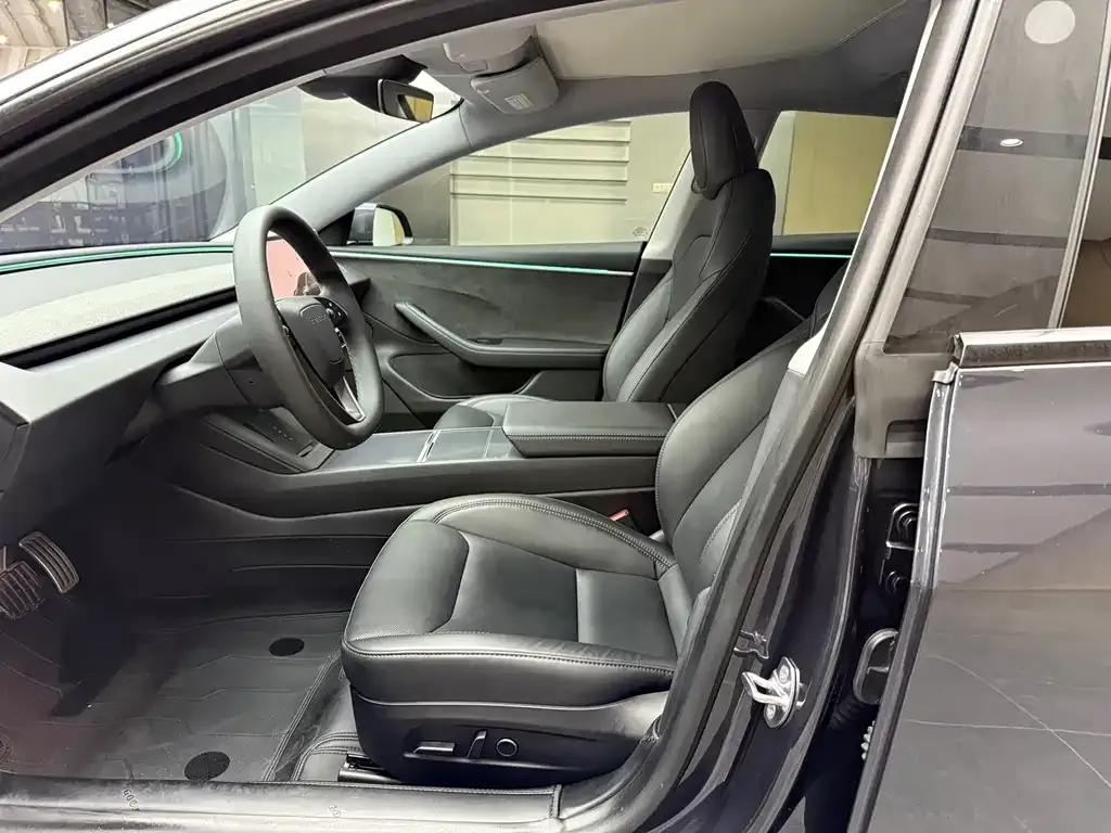 Tesla Model 3 — фото 10