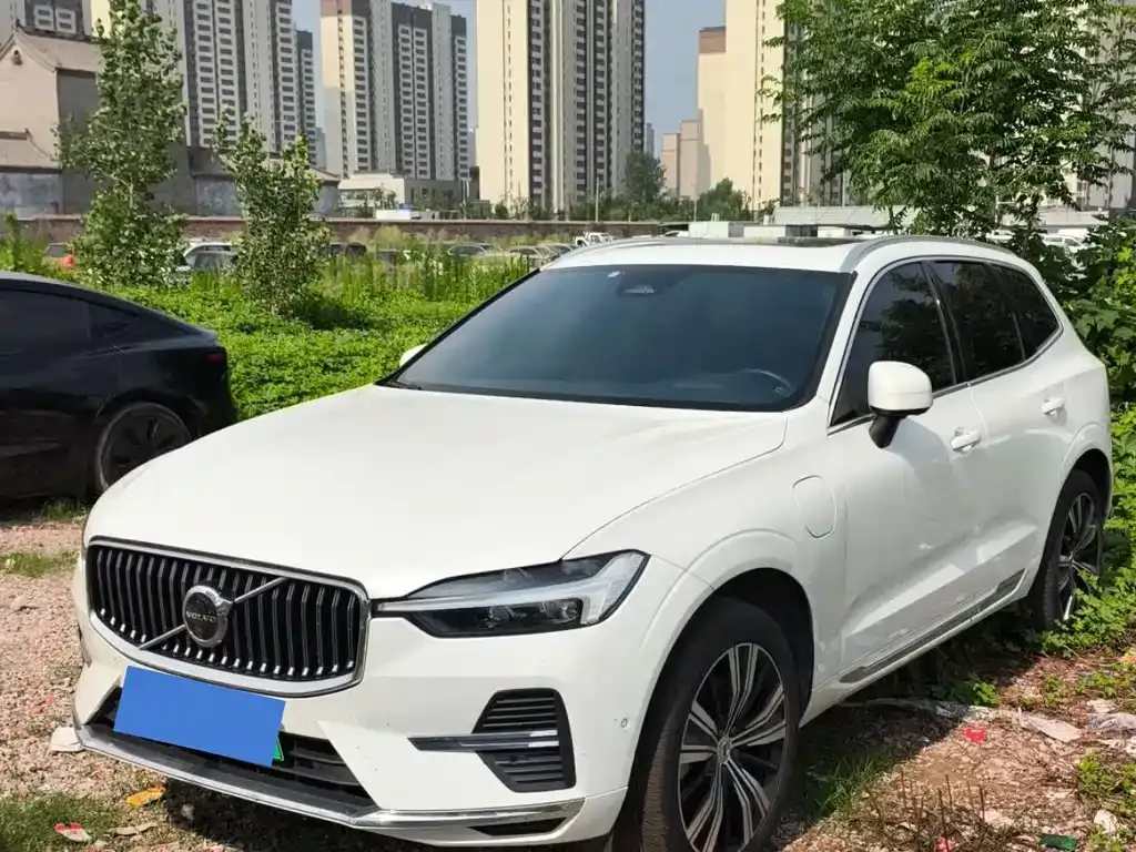Volvo XC60 PHEV — фото 1