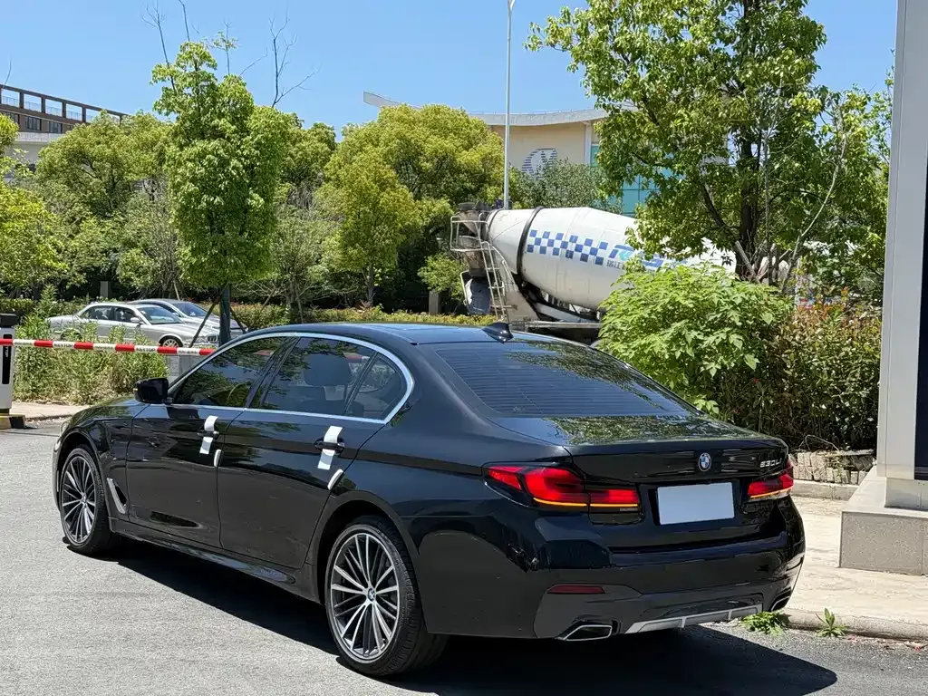 BMW 5 Series — фото 10