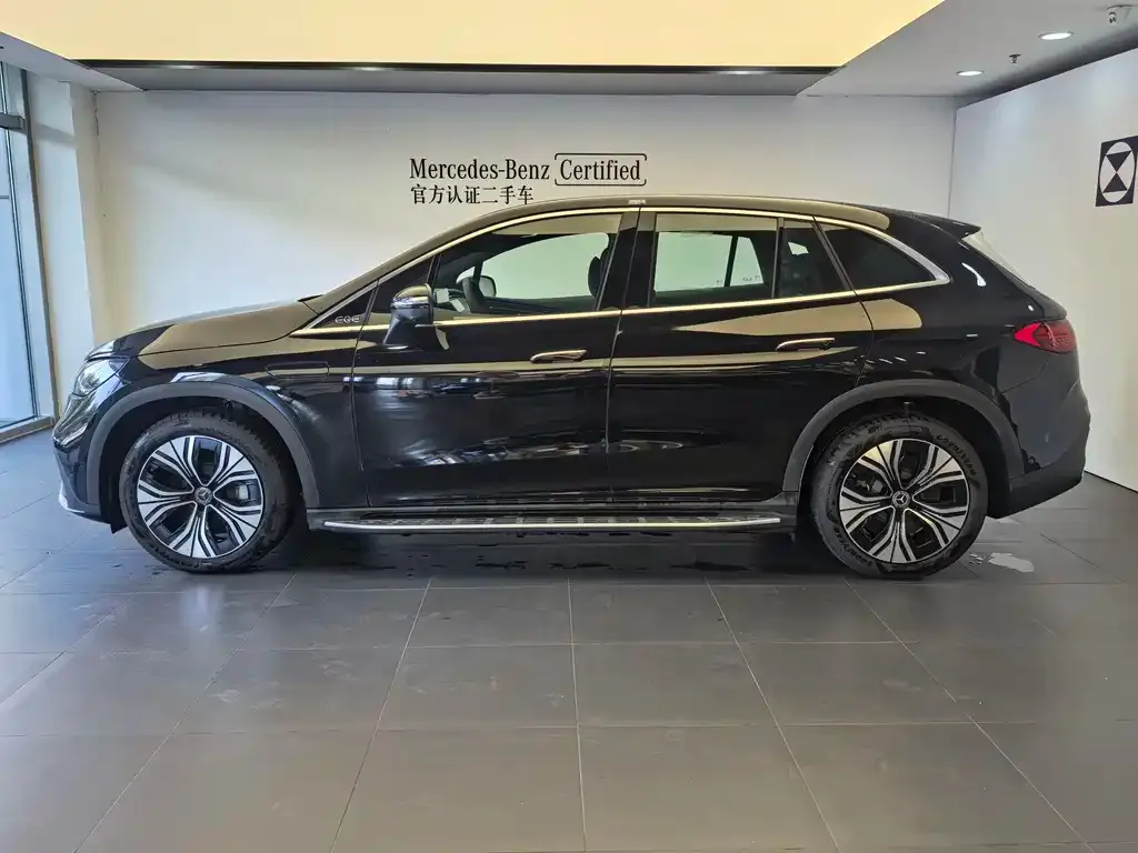 Mercedes-Benz EQE SUV — фото 3