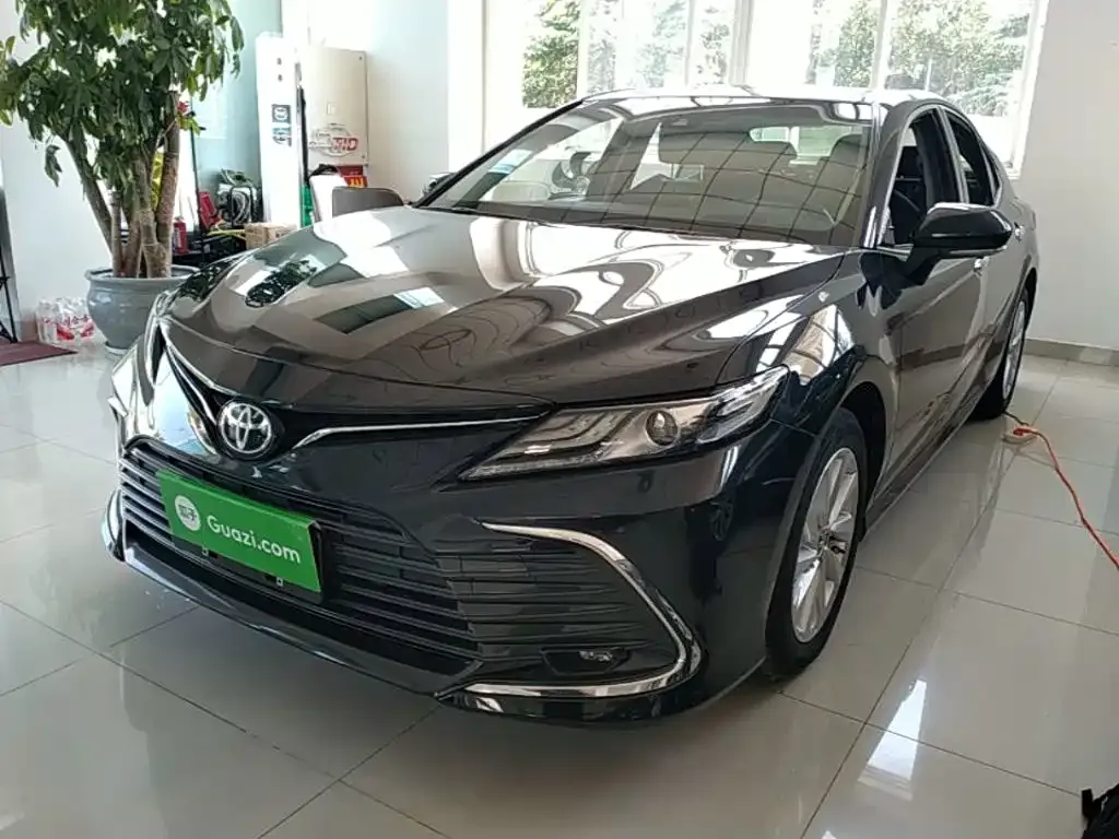 Toyota Camry — фото 1