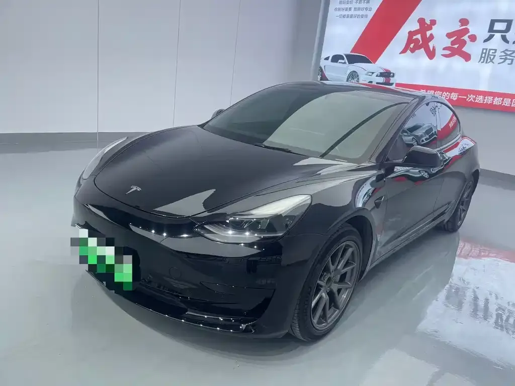 Tesla Model 3 — фото 1