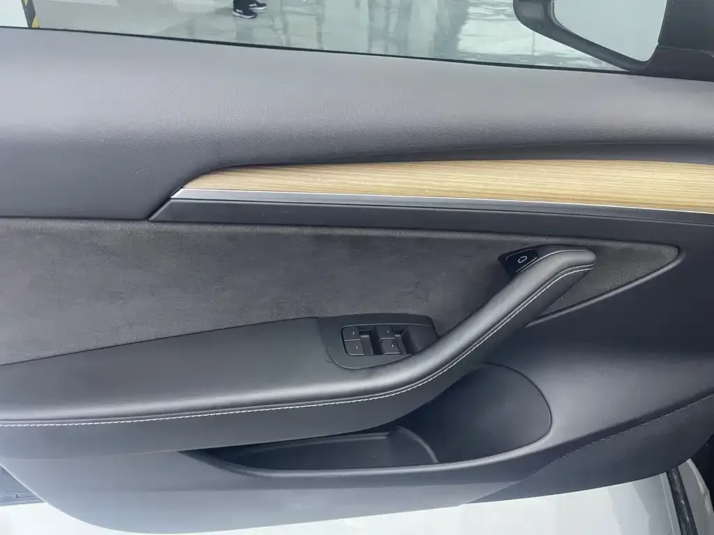 Tesla Model 3 — фото 3