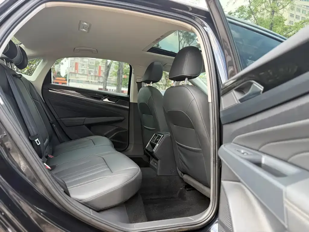 Volkswagen Passat — фото 8