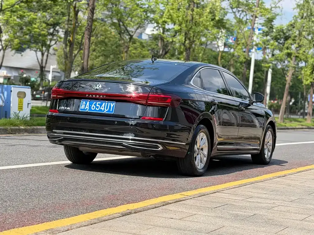Volkswagen Passat — фото 10