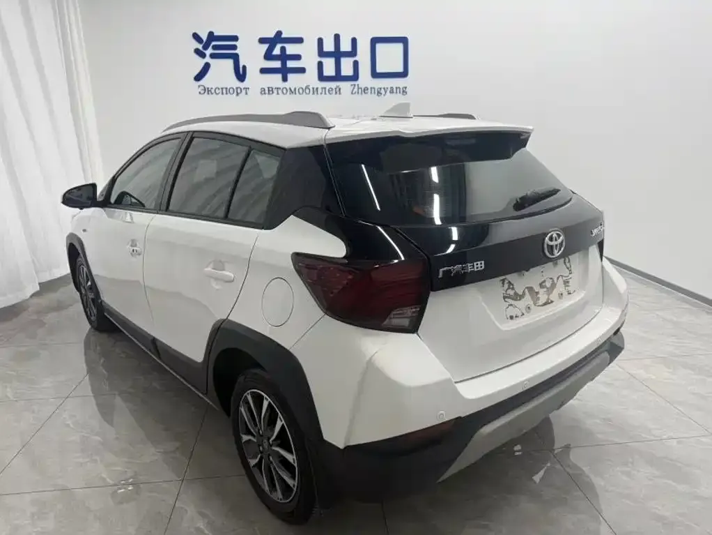 Toyota Yaris L — фото 2
