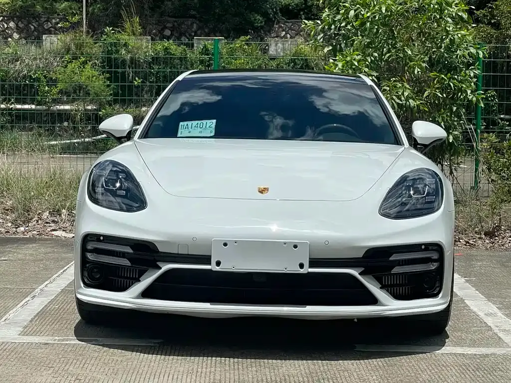 Porsche Panamera — фото 1
