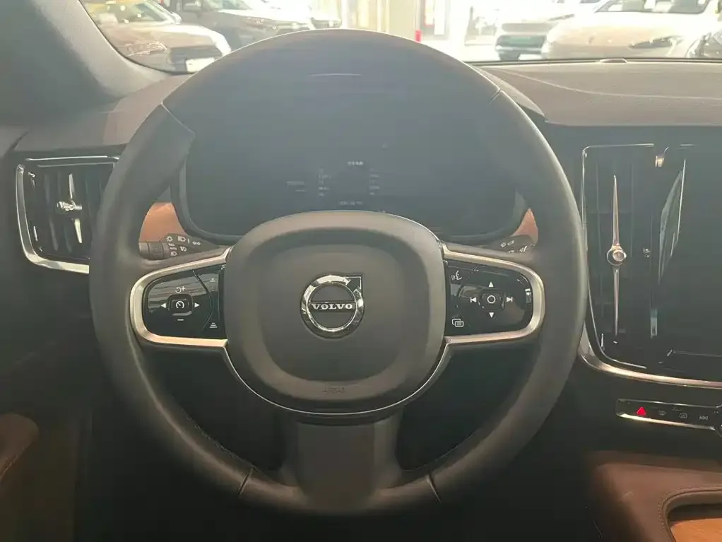 Volvo S90 — фото 4