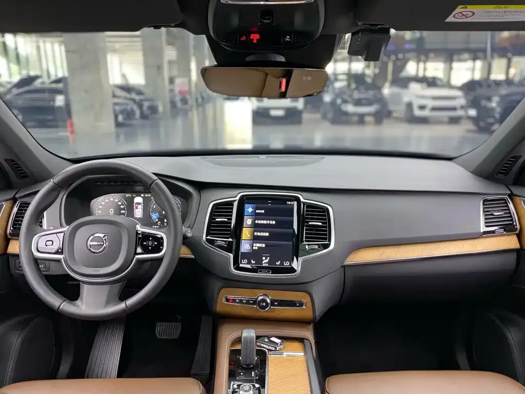 Volvo XC90 — фото 9