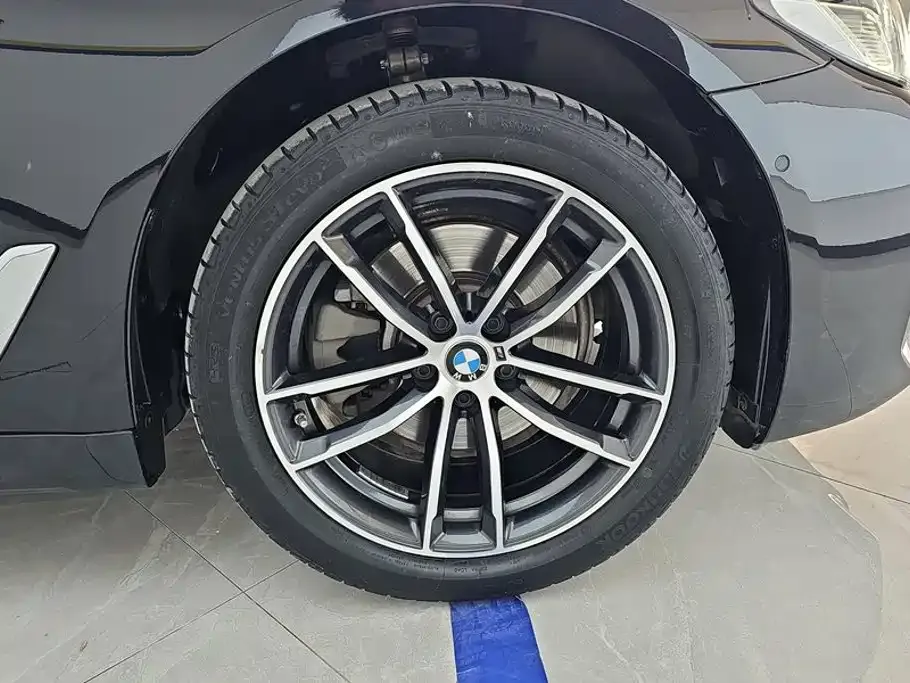 BMW 5 Series — фото 2