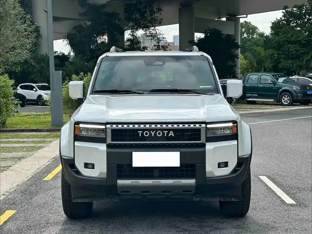 Toyota Prado — фото 1