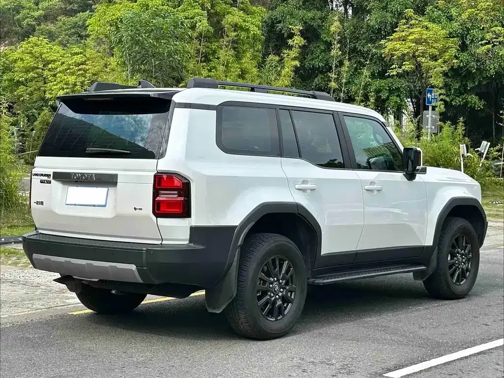 Toyota Prado — фото 10