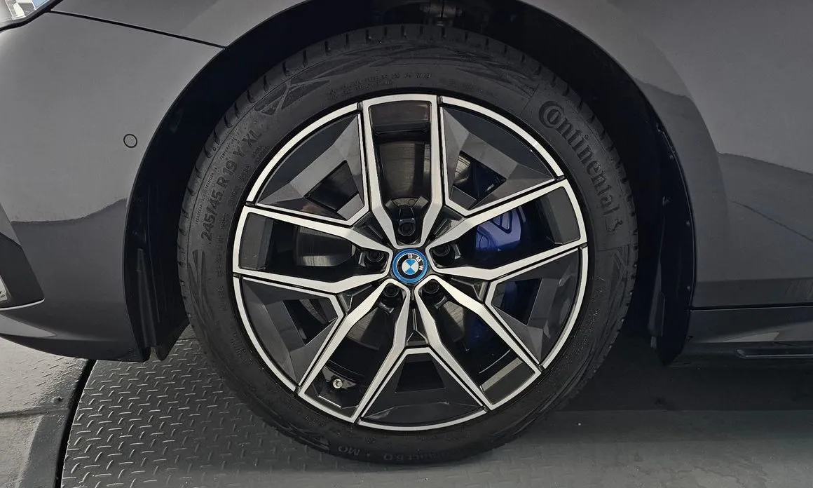 BMW i5 — фото 10