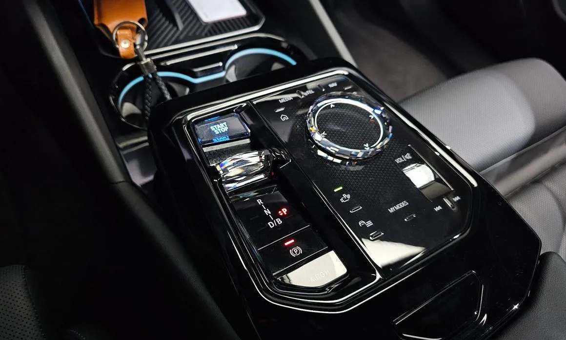 BMW i5 — фото 3