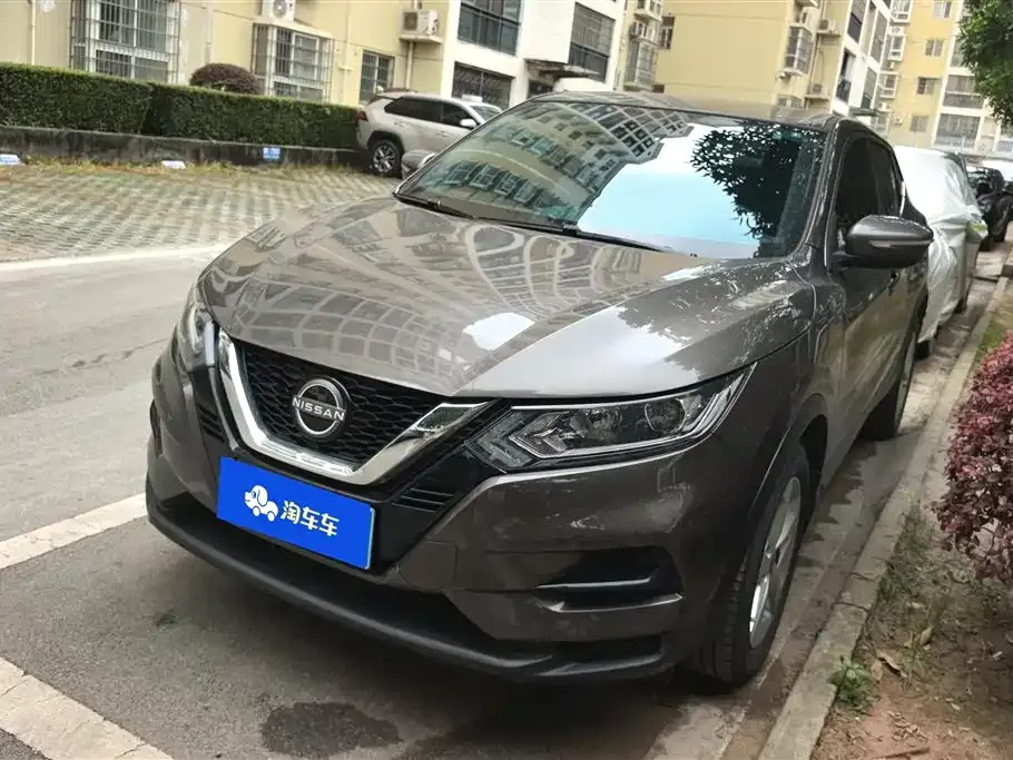Nissan Qashqai — фото 1