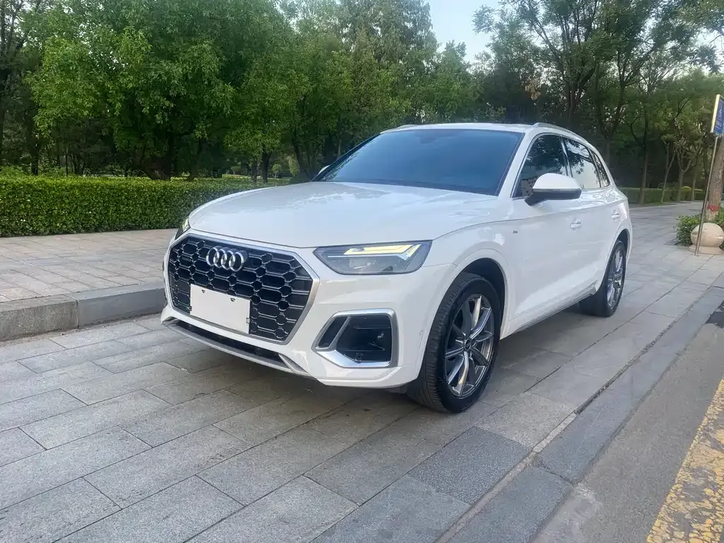 Audi Q5L — фото 1