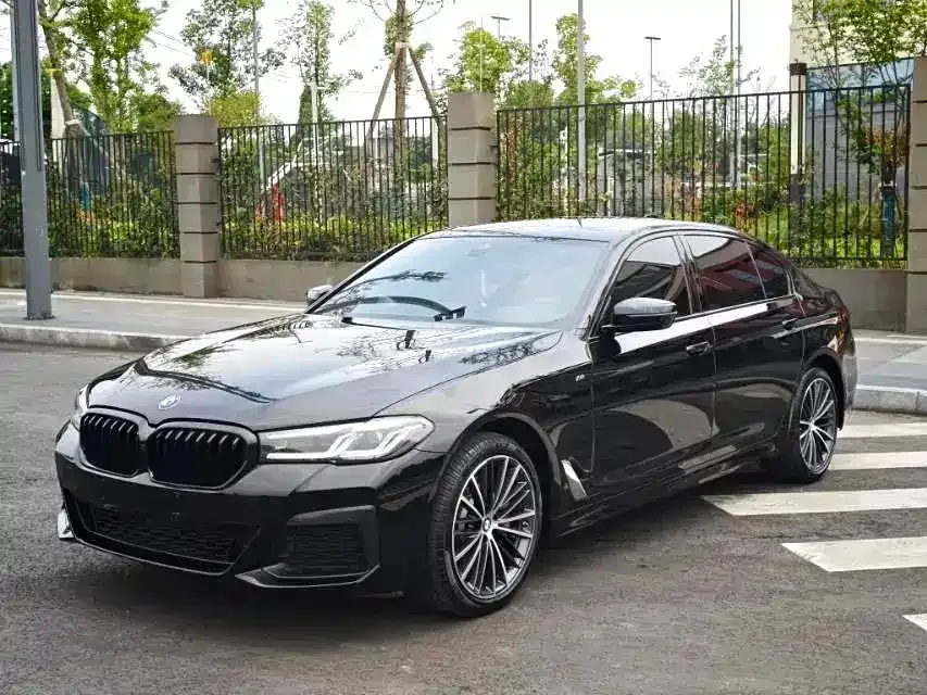 BMW 5 Series — фото 1