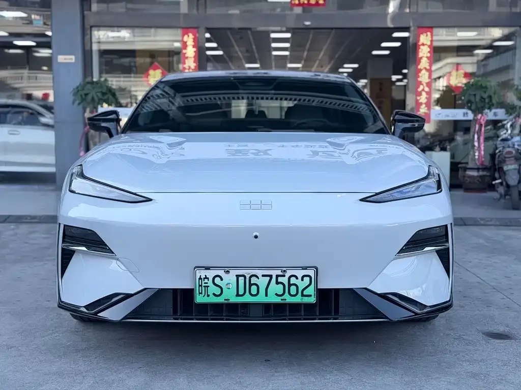 Geely Galaxy E8 — фото 10