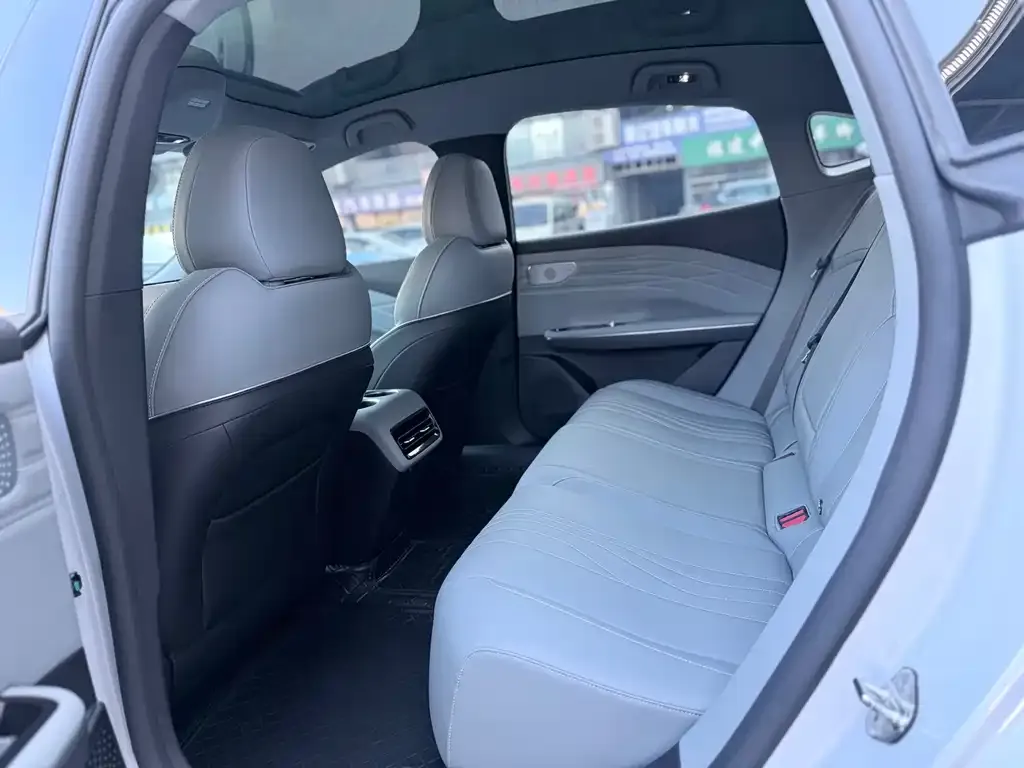 Geely Galaxy E8 — фото 6
