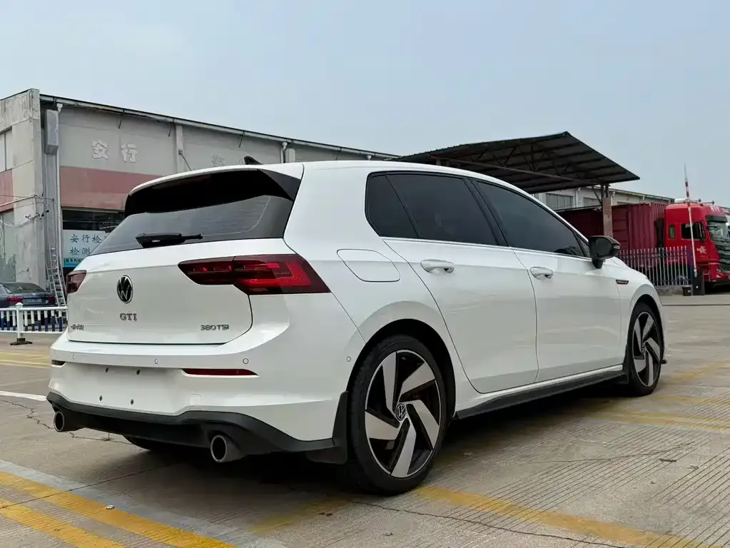 Volkswagen Golf GTI — фото 6