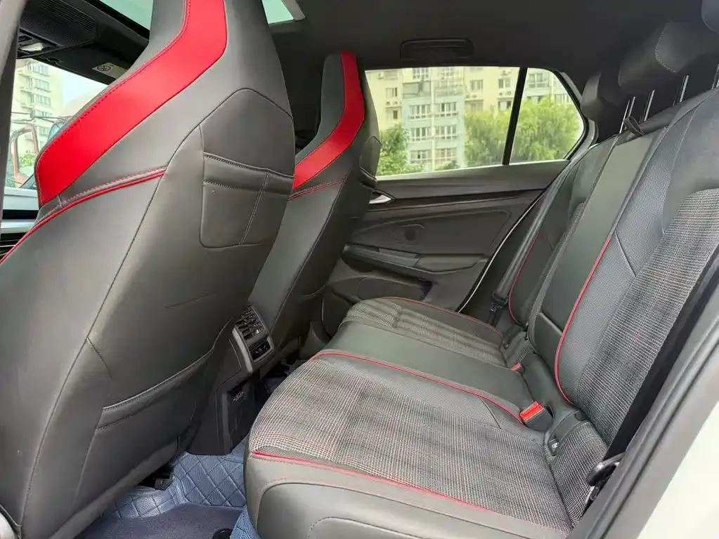 Volkswagen Golf GTI — фото 8