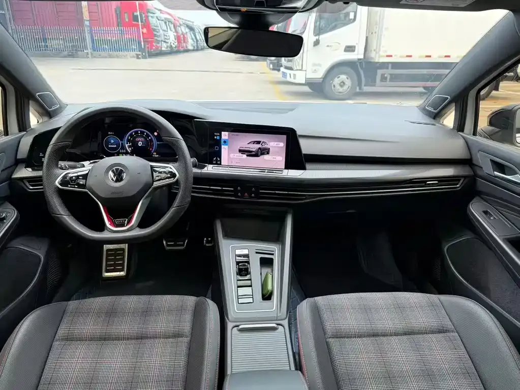 Volkswagen Golf GTI — фото 7