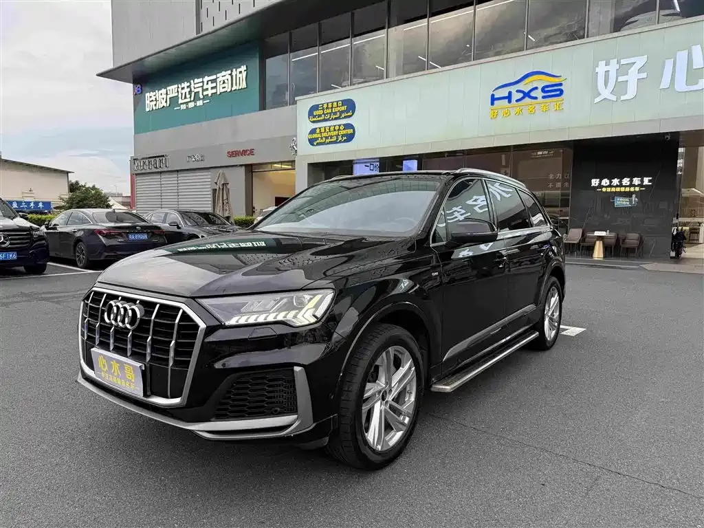 Audi Q7 — фото 1