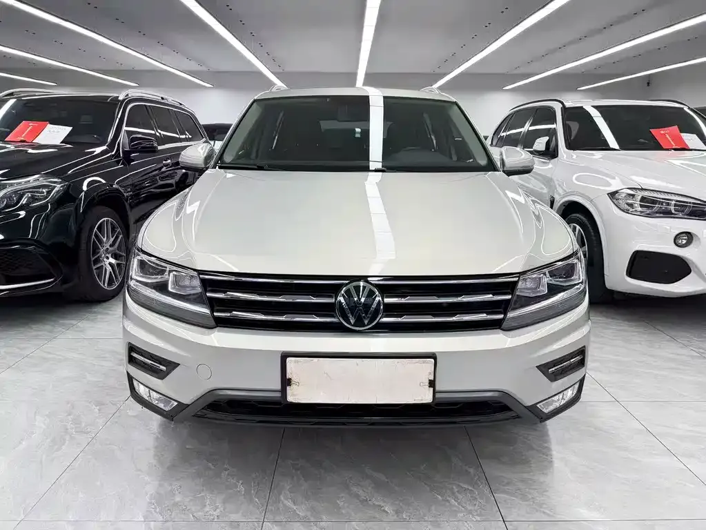 Volkswagen Tiguan L — фото 8