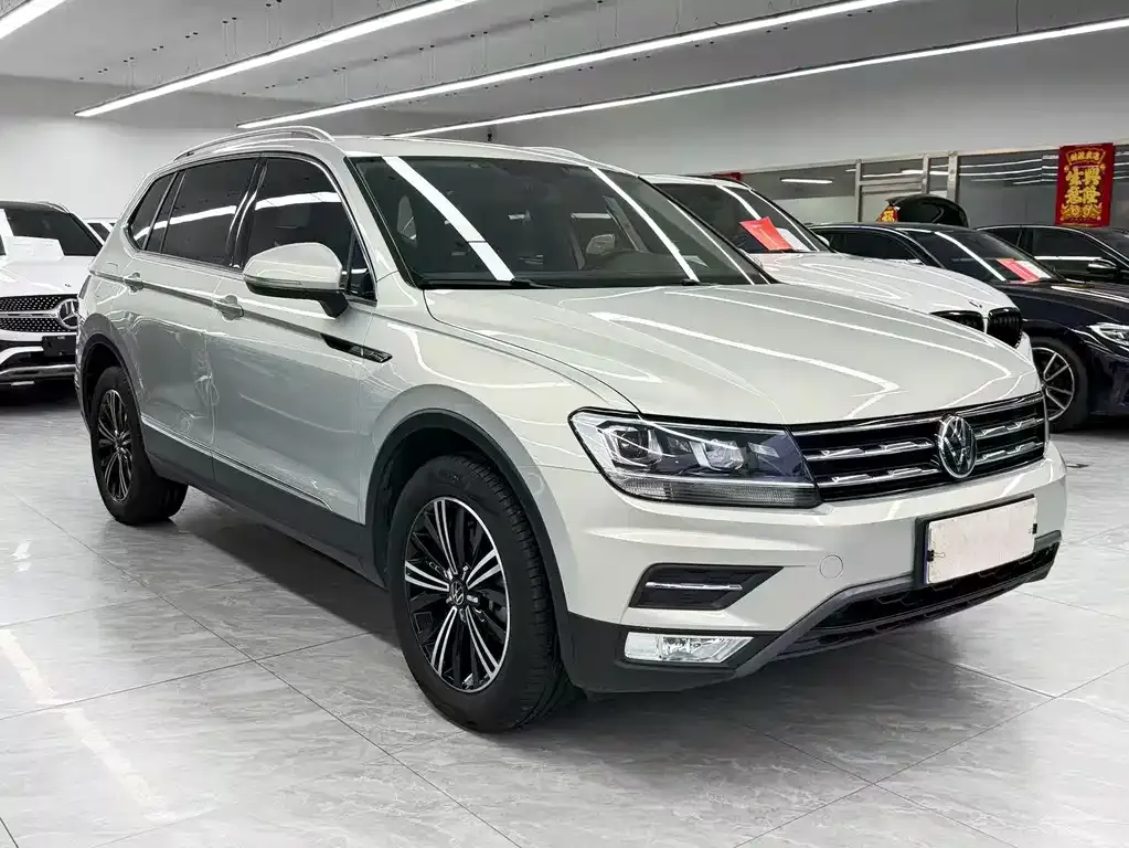 Volkswagen Tiguan L — фото 2